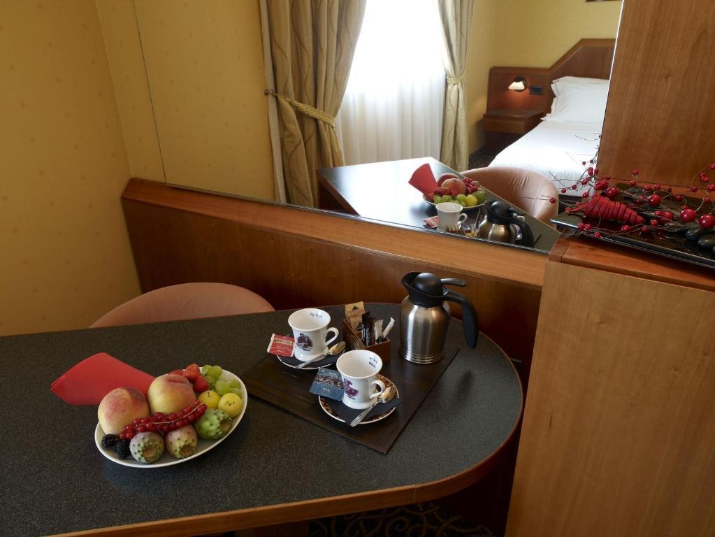 Hotel Montini Linate Airport Peschiera Borromeo Bilik gambar